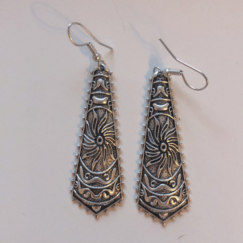 Silver color earings